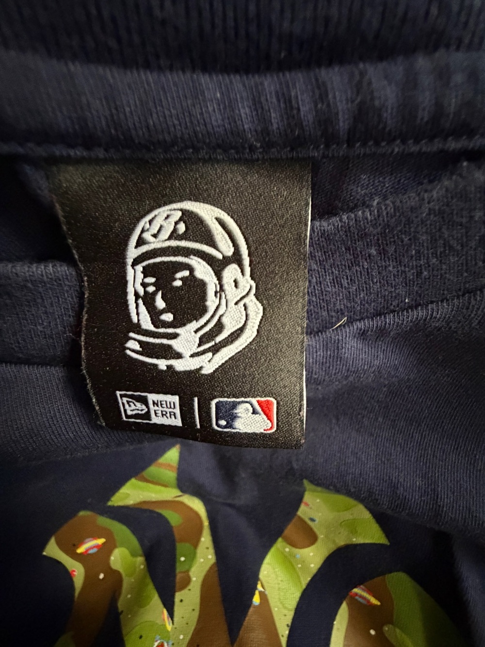 New Era Navy T‑Shirt with Green Camo NY Yankees Logo - Picture 3 of 7